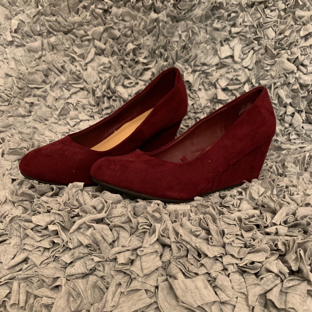 Never Worn George Wedges